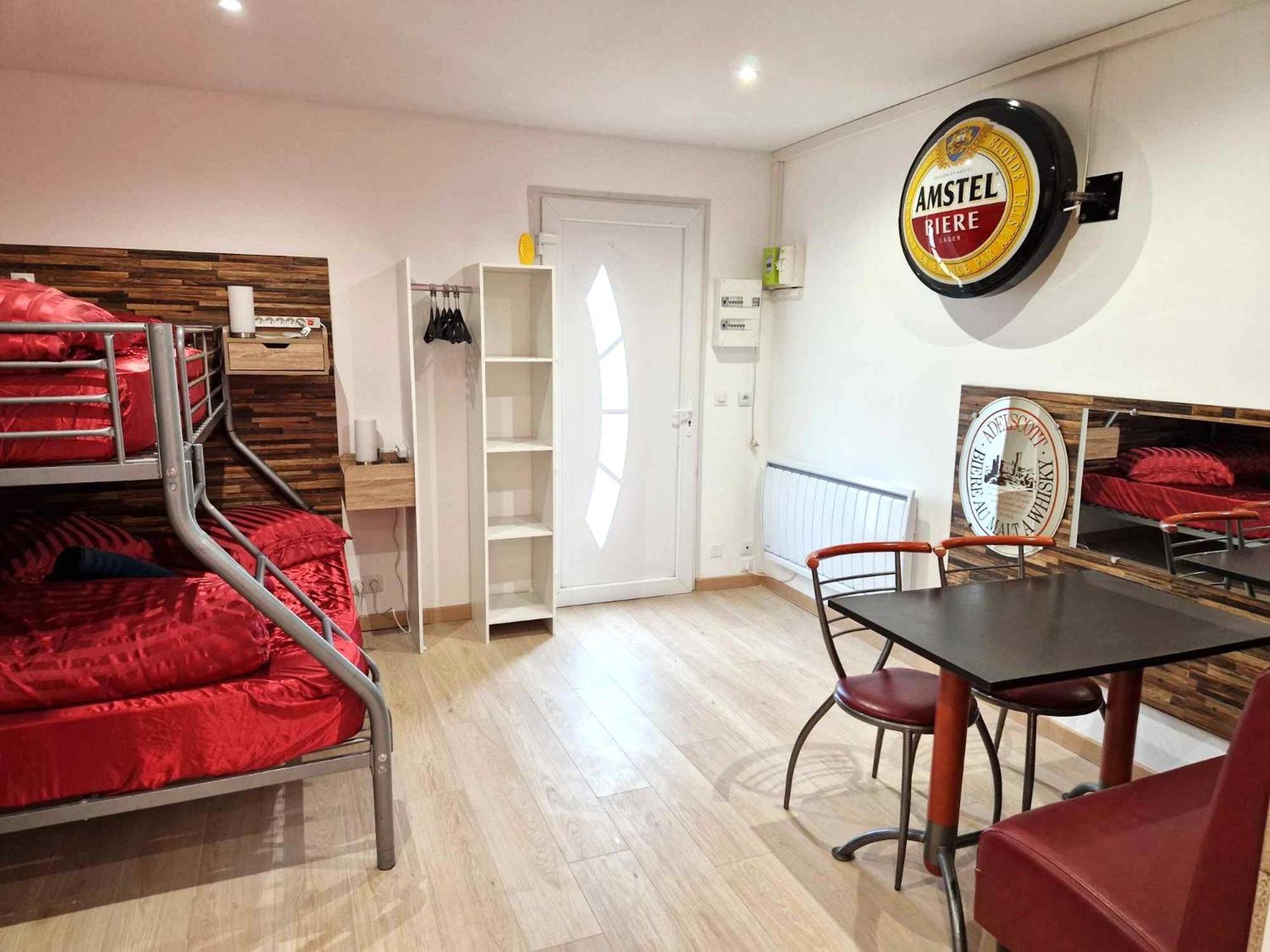 03 - Joli Studio Traversant Situe Au Rdc Avec 2 Lits, Tout Equipe Pour 1, 2 Ou 3 Personnes Maximum, Entree Independante Donnant Sur Parking Dont Une Place Est Reservee Devant La Porte, Grand Fourgon Possible Et Petit Jardin Sur L'Arriere Comme Une Ma Razac-sur-lʼIsle Exterior foto